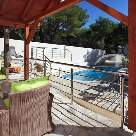 Pool With Quite Pinewood Seaview With 3 *