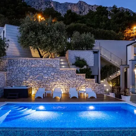 Villa Pool With Quite Pinewood Seaview With 3 *