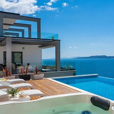 Pool With Quite Pinewood Seaview With 3 * Tisno