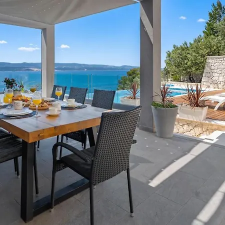 Pool With Quite Pinewood Seaview With 3 * Tisno