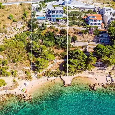 Villa Pool With Quite Pinewood Seaview With 3 *
